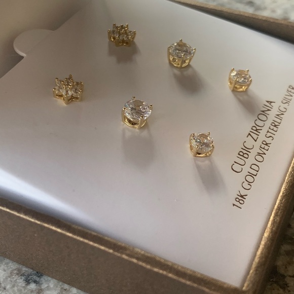 Gift Set of Earrings - Picture 4 of 5